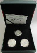 China 2 x 10 Yuan 2011 50 Jahre WWF + Medaille in Silber